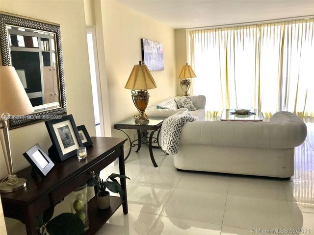19707 Turnberry Way 23F, Aventura, FL 33180