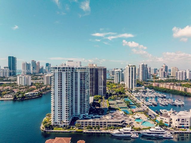 19707 Turnberry Way 23F, Aventura, FL 33180