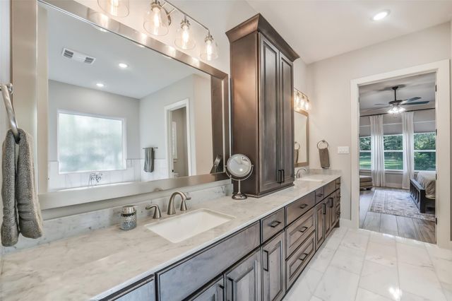 26073 Crown Ranch Boulevard, Montgomery, TX 77316