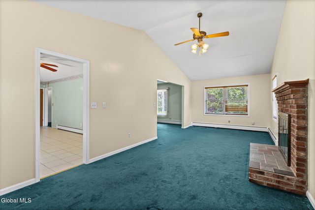 17 Huntington Parkway, Clifton Park, NY 12019