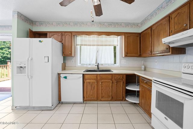 17 Huntington Parkway, Clifton Park, NY 12019