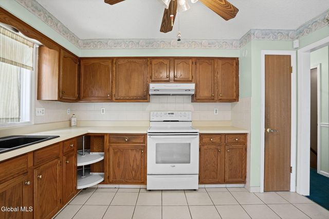 17 Huntington Parkway, Clifton Park, NY 12019