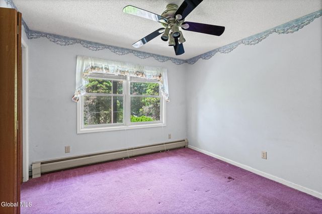 17 Huntington Parkway, Clifton Park, NY 12019