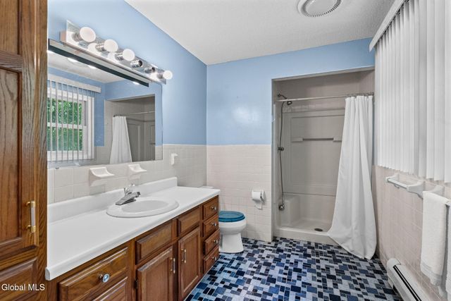 17 Huntington Parkway, Clifton Park, NY 12019