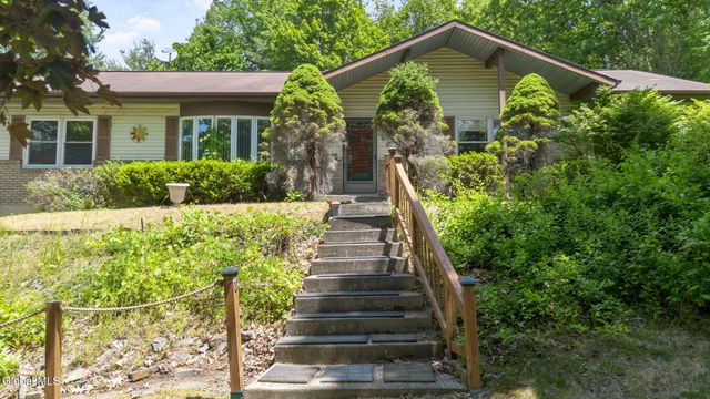 17 Huntington Parkway, Clifton Park, NY 12019