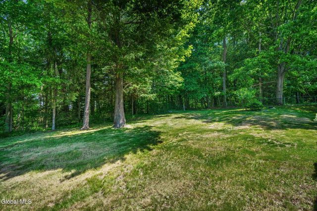17 Huntington Parkway, Clifton Park, NY 12019