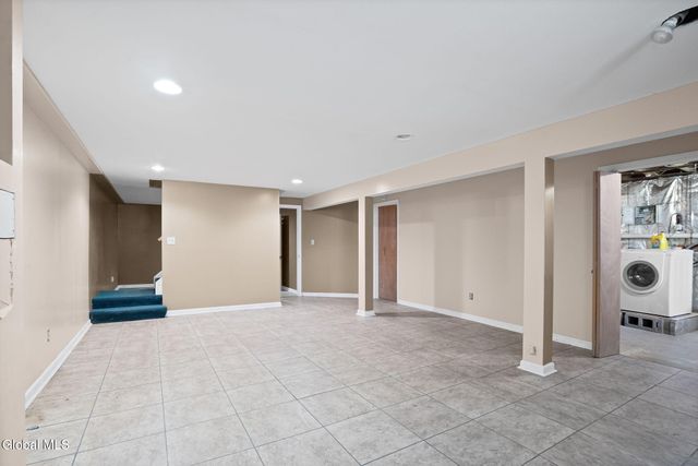 17 Huntington Parkway, Clifton Park, NY 12019
