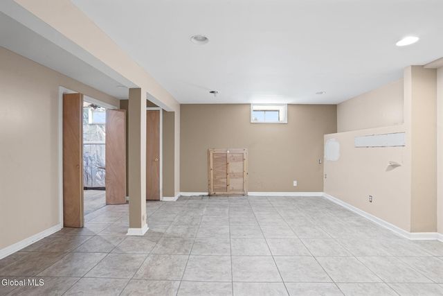 17 Huntington Parkway, Clifton Park, NY 12019