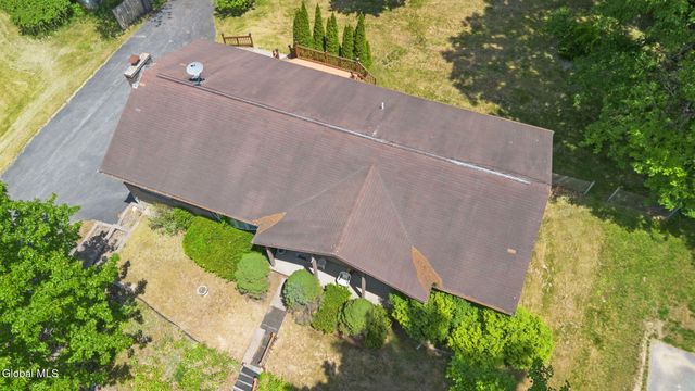 17 Huntington Parkway, Clifton Park, NY 12019