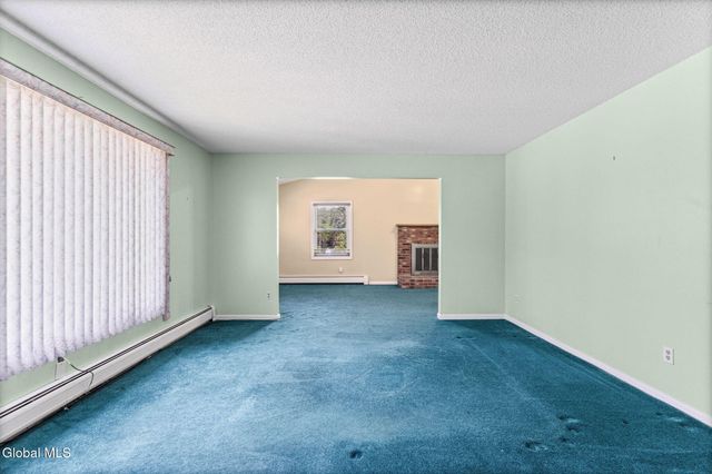 17 Huntington Parkway, Clifton Park, NY 12019