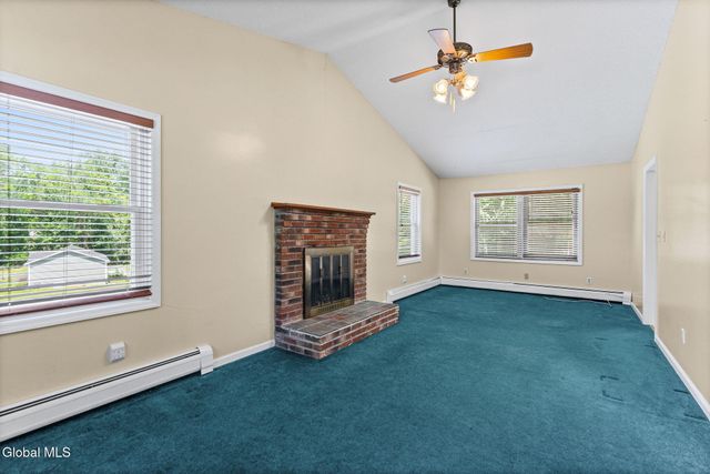 17 Huntington Parkway, Clifton Park, NY 12019