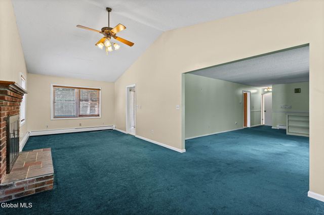 17 Huntington Parkway, Clifton Park, NY 12019