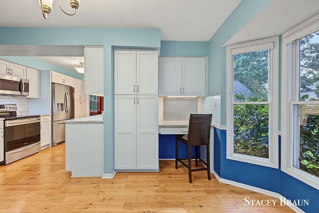 2165 SE Shawnee Drive, Grand Rapids, MI 49506