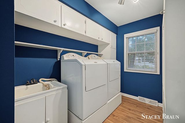 2165 SE Shawnee Drive, Grand Rapids, MI 49506