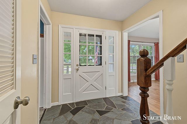 2165 SE Shawnee Drive, Grand Rapids, MI 49506