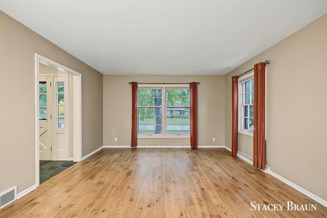 2165 SE Shawnee Drive, Grand Rapids, MI 49506