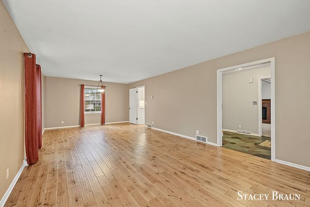 2165 SE Shawnee Drive, Grand Rapids, MI 49506