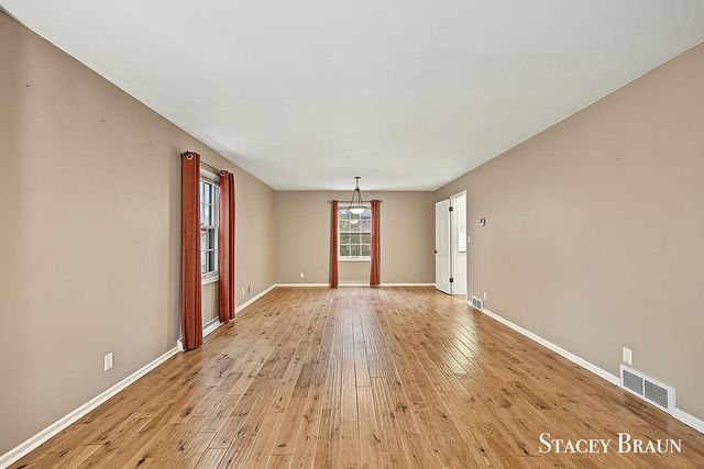 2165 SE Shawnee Drive, Grand Rapids, MI 49506