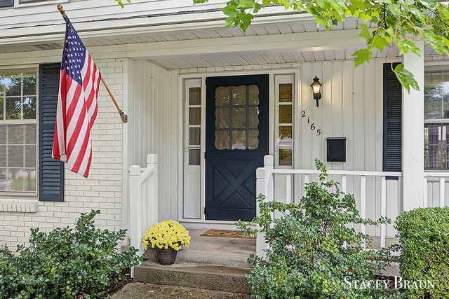 2165 SE Shawnee Drive, Grand Rapids, MI 49506