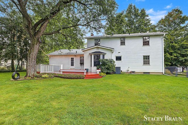2165 SE Shawnee Drive, Grand Rapids, MI 49506