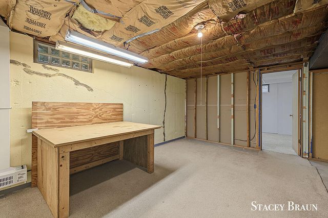 2165 SE Shawnee Drive, Grand Rapids, MI 49506