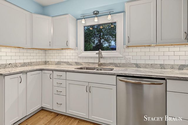 2165 SE Shawnee Drive, Grand Rapids, MI 49506