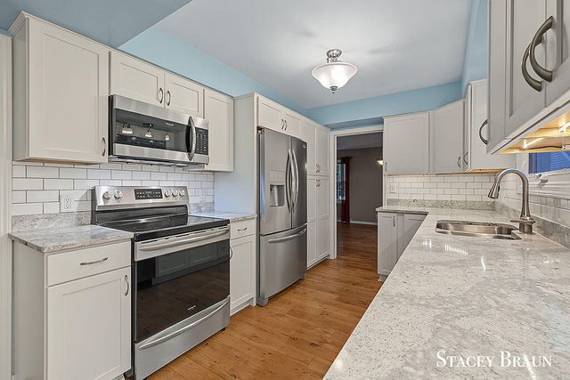 2165 SE Shawnee Drive, Grand Rapids, MI 49506