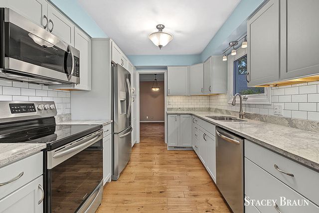 2165 SE Shawnee Drive, Grand Rapids, MI 49506