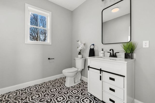 143 Meeson St, Fall River, MA 02724