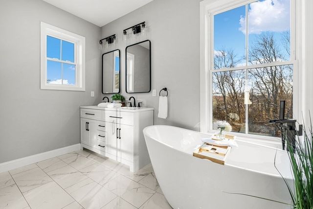 143 Meeson St, Fall River, MA 02724