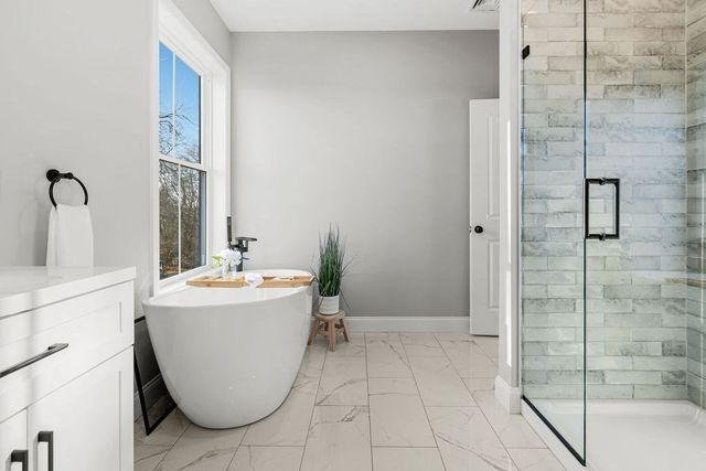 143 Meeson St, Fall River, MA 02724