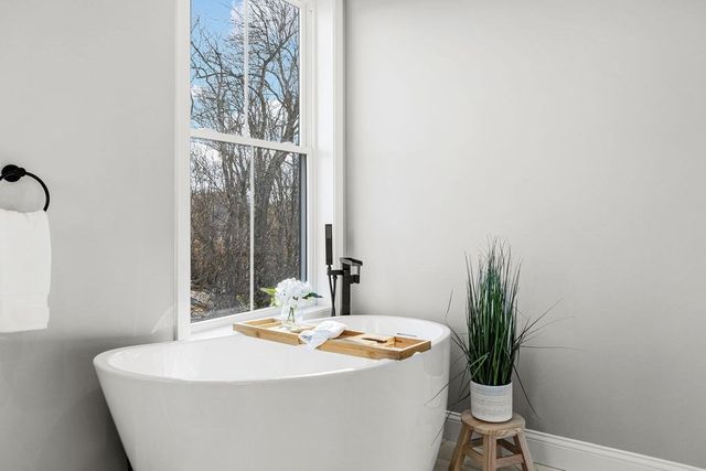 143 Meeson St, Fall River, MA 02724