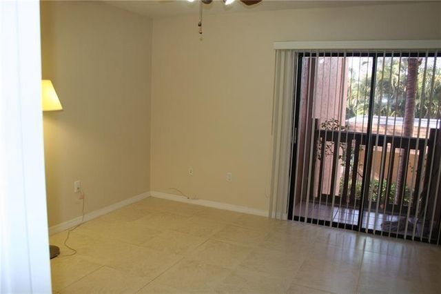 1021 MOCKINGBIRD Lane 217, Plantation, FL 33324