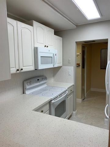 1021 MOCKINGBIRD Lane 217, Plantation, FL 33324