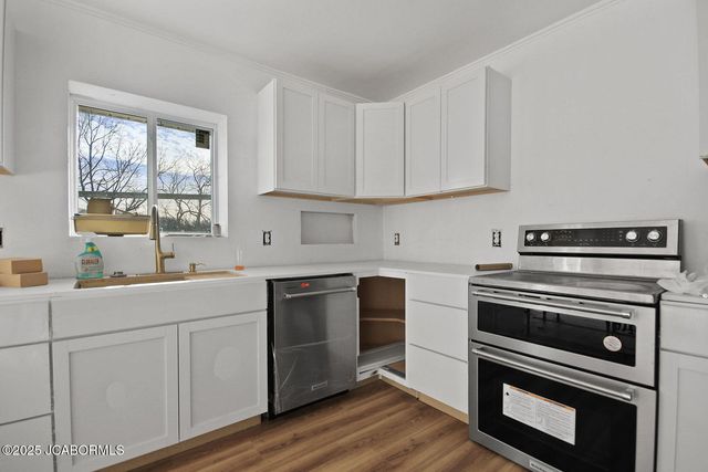 1702 CO RD 382, Holts Summit, MO 65043