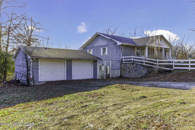 1702 CO RD 382, Holts Summit, MO 65043