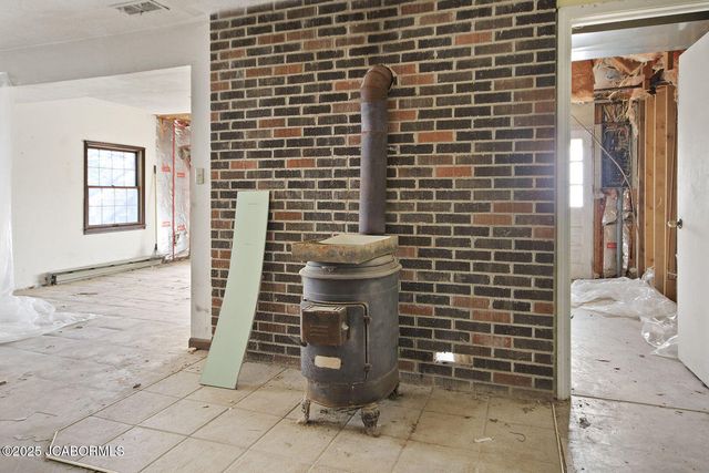 1702 CO RD 382, Holts Summit, MO 65043