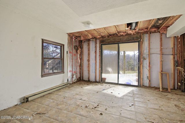 1702 CO RD 382, Holts Summit, MO 65043