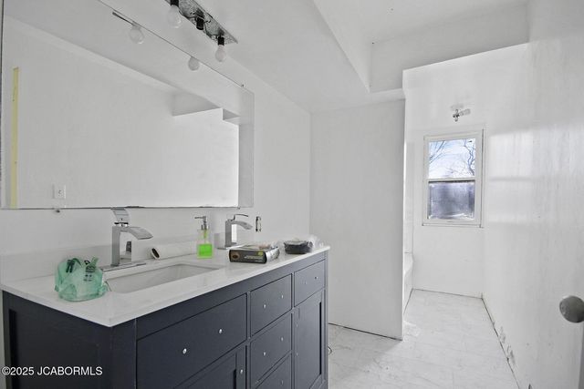 1702 CO RD 382, Holts Summit, MO 65043