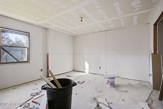 1702 CO RD 382, Holts Summit, MO 65043