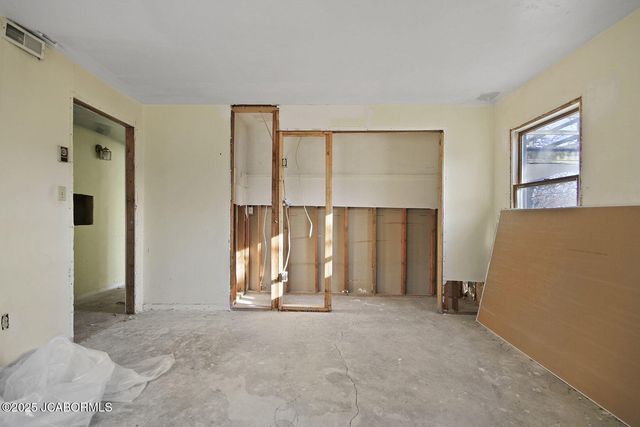 1702 CO RD 382, Holts Summit, MO 65043