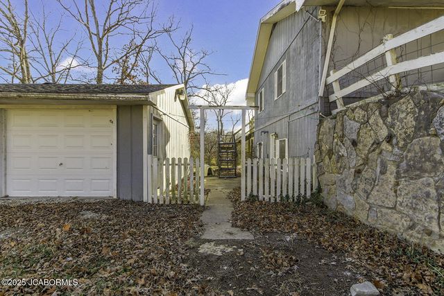 1702 CO RD 382, Holts Summit, MO 65043