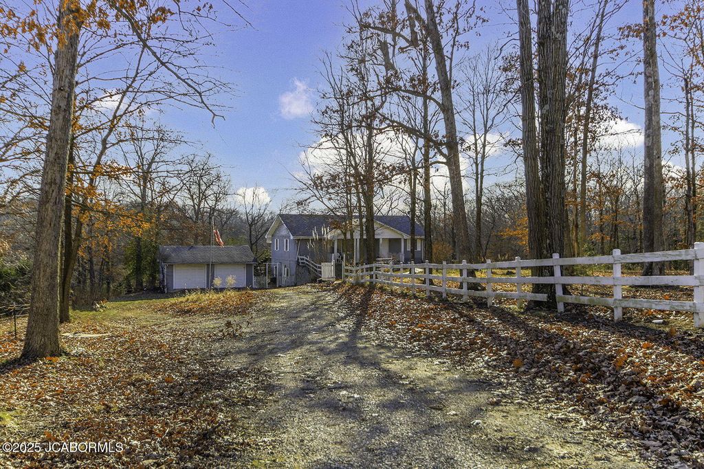 1702 CO RD 382, Holts Summit, MO 65043