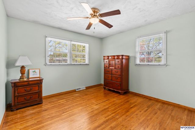 106 N 117 Street, Omaha, NE 68154