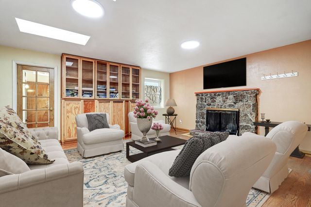 5933 Pauline Avenue NW, Albuquerque, NM 87107