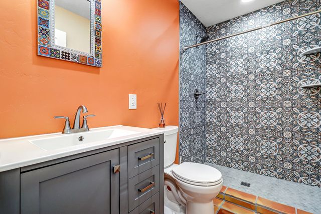 5933 Pauline Avenue NW, Albuquerque, NM 87107