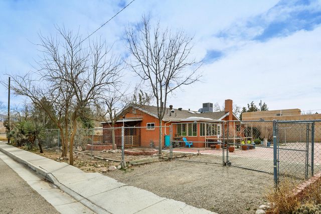 5933 Pauline Avenue NW, Albuquerque, NM 87107