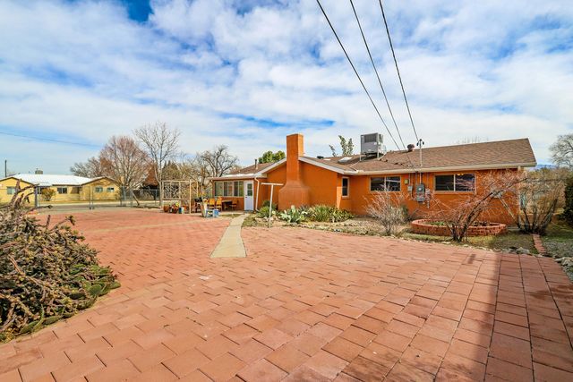 5933 Pauline Avenue NW, Albuquerque, NM 87107