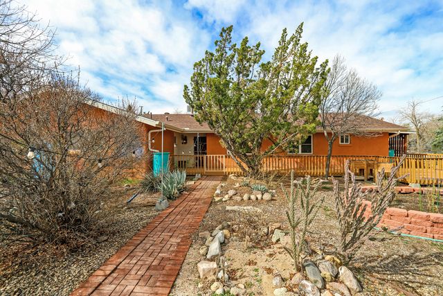 5933 Pauline Avenue NW, Albuquerque, NM 87107