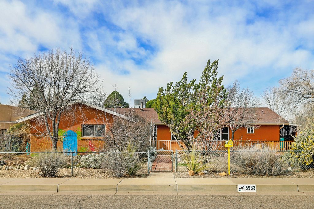 5933 Pauline Avenue NW, Albuquerque, NM 87107